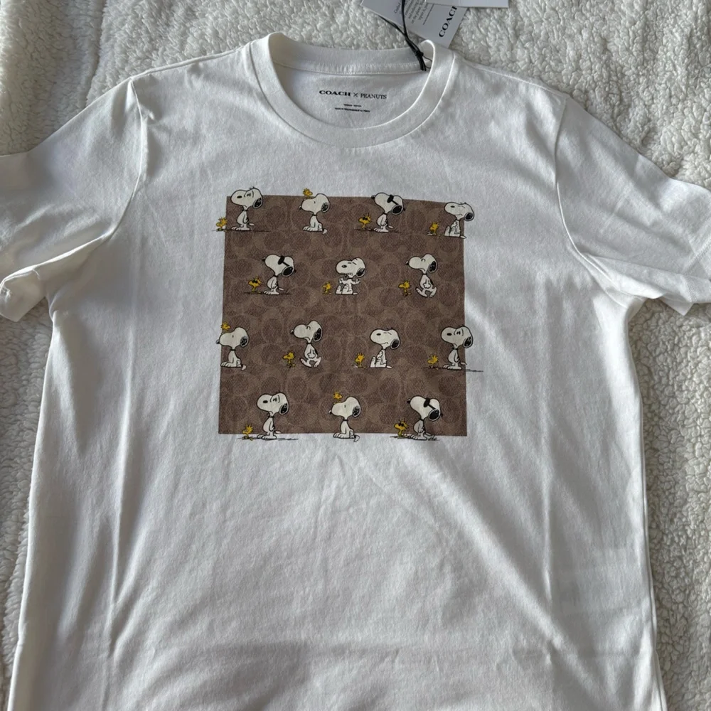 NWT Lady’s size M. Coach X Peanuts Snoopy Signature Square T Shirt CBF06 - Picture 5 of 7